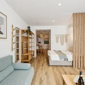 Gemuetliches 2 Ambient Mit Queensize-bett , Etagenbett& Schlafsofa In Alsternaehe Apartment