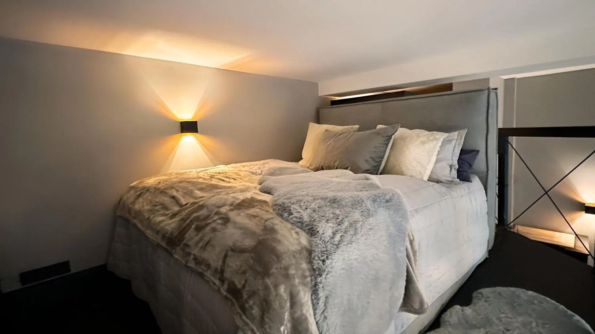 Black Suite 2 Luxus In Alsternaehe Hamburg Germany
